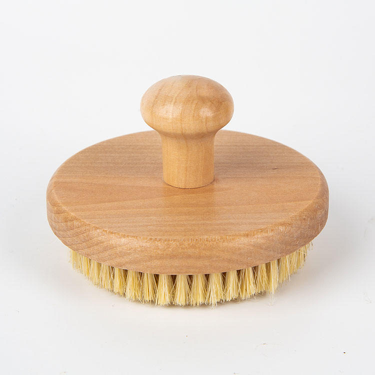 Cepillo de baño de madera con cerdas de sisal de mano