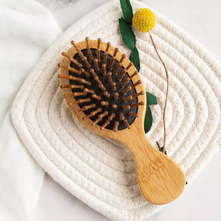 Cepillo de pelo desenredante portátil para bebés y niños, masajeador de cuero cabelludo con cerdas de bambú biodegradables naturales