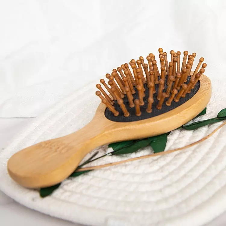 Cepillo de pelo desenredante portátil para bebés y niños, masajeador de cuero cabelludo con cerdas de bambú biodegradables naturales