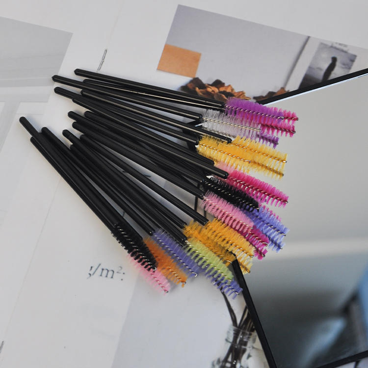 Cepillos de extensión de pestañas de peine de cejas multicolor desechables de plástico
