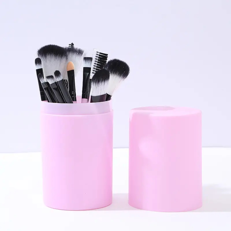 Pelo suave 12pcs Barriles Herramientas de maquillaje Conjunto completo portátil Sombra de ojos Blush Lip Brush