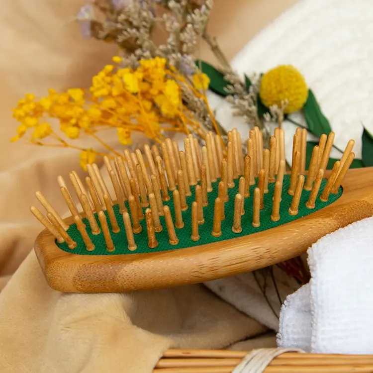 Cojín verde biodegradable que desenreda el cabello Cepillo para el cabello de bambú