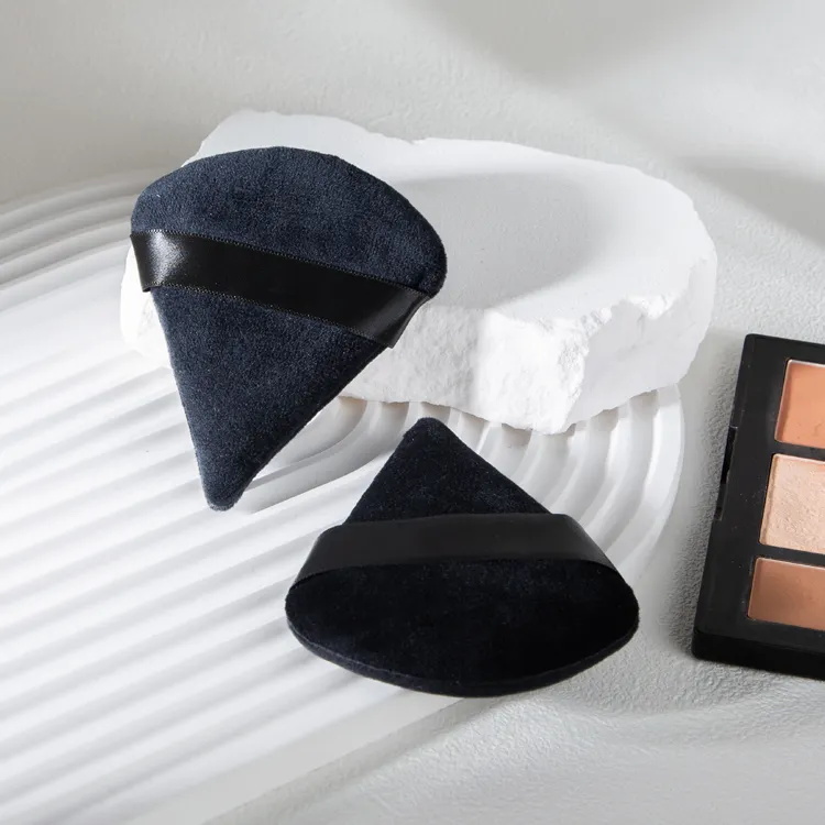 Esponja de maquillaje de soplo de polvo de triángulo negro de 9.5 * 8 cm