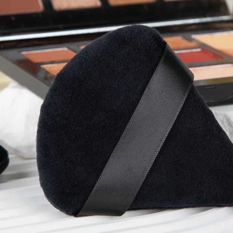 Esponja de maquillaje de soplo de polvo de triángulo negro de 9.5 * 8 cm
